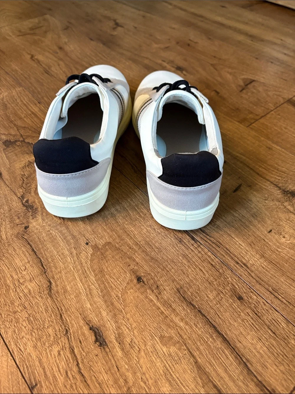Women’s BZees Happy Friday Leather Casual Sneakers